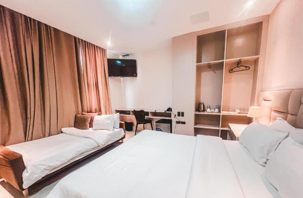 Lavero Suites Kalibo Exterior foto